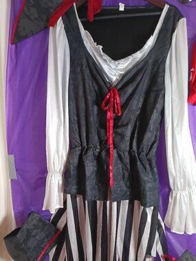 Costume Female Pirate Costume Size Large to Extra Large